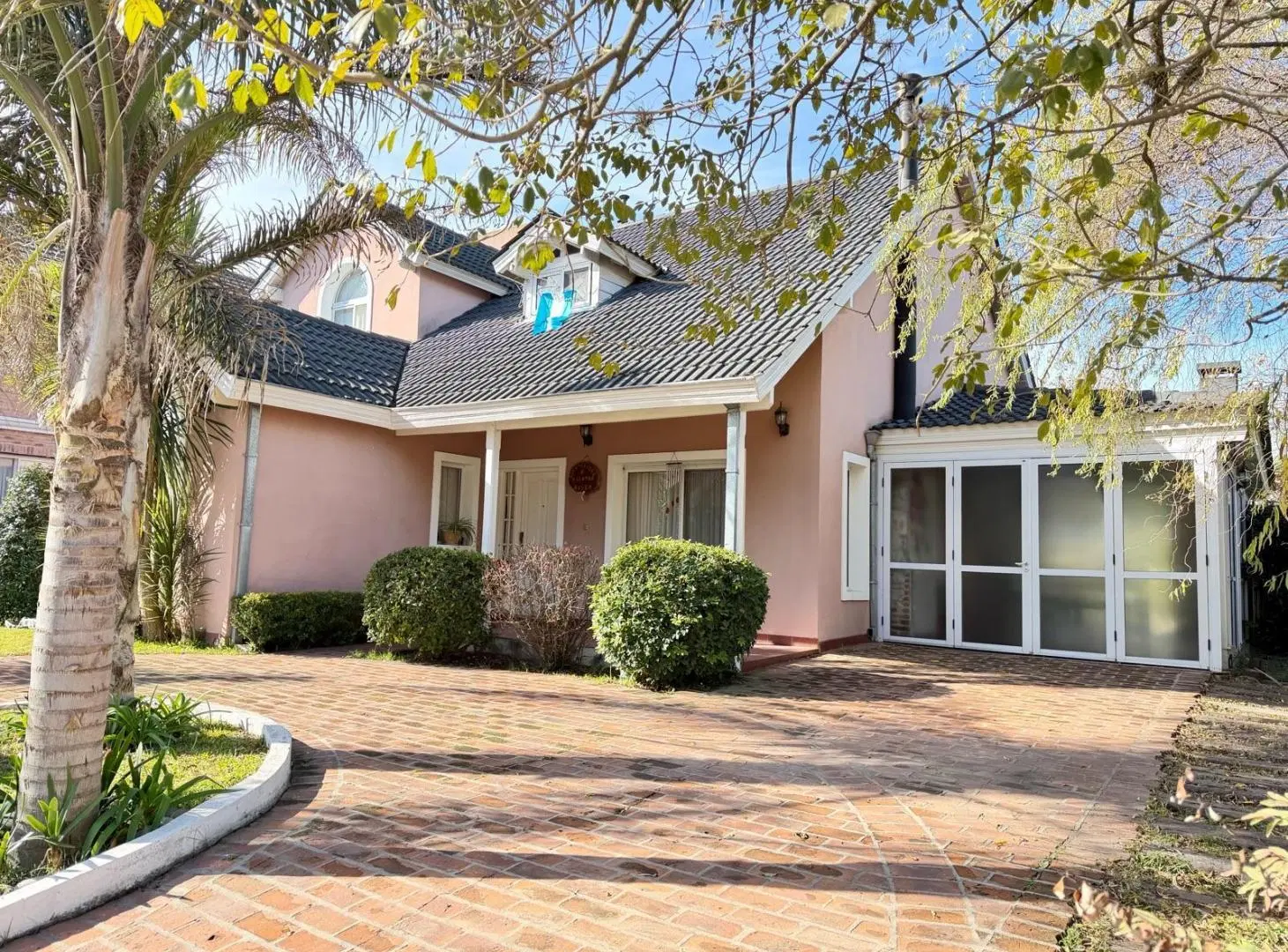 VENTA CASA CHALET MODERNO  5 AMB. EN BARRIO ALTOS DEL SOL 5