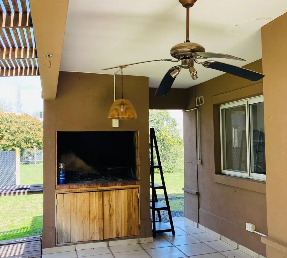 Foto de Alquiler o Venta CASA 5 AMBIENTES BARRIO CERRADO ALTOS DEL SOL ITUZAINGO, imagen 3