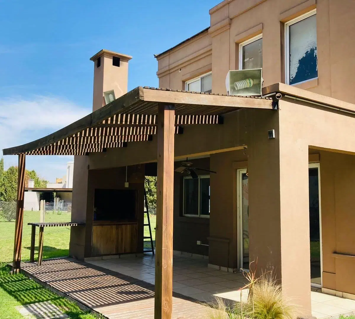 Alquiler o Venta CASA 5 AMB. en  BARRIO CERRADO ALTOS DEL SOL 4