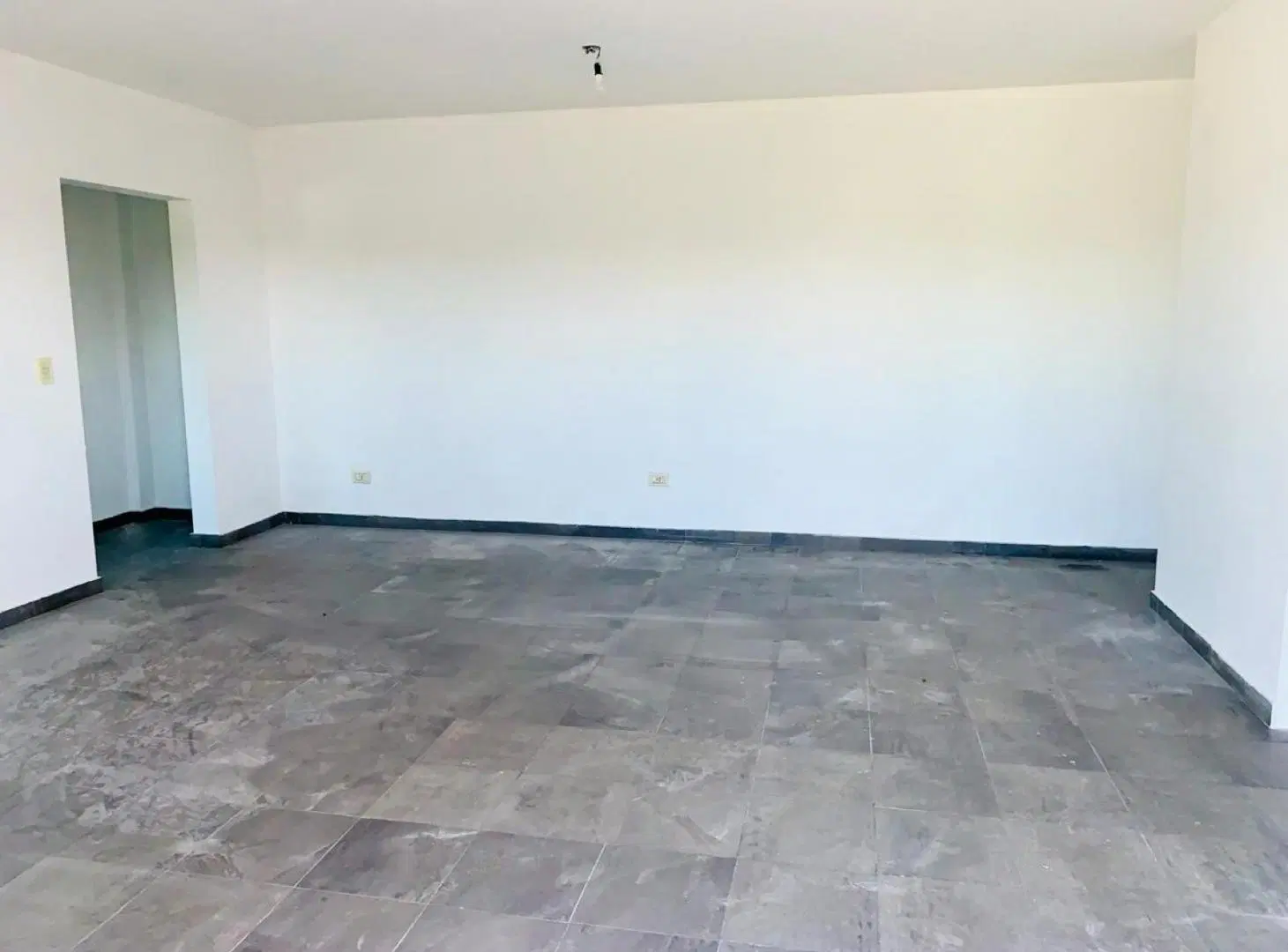 Oficina Ituzaingó Norte con cochera y cocina 5