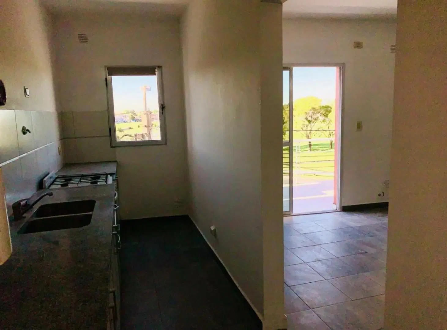 Oficina Ituzaingó Norte con cochera y cocina 4