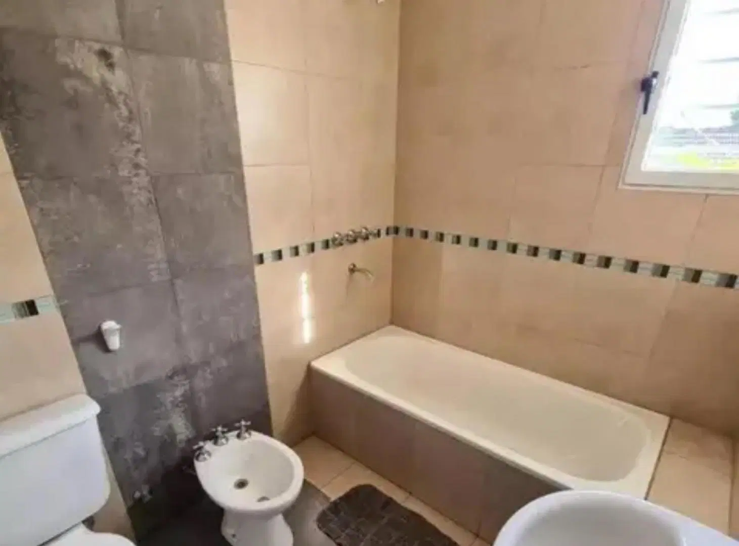Oficina Ituzaingó Norte con cochera y cocina 8