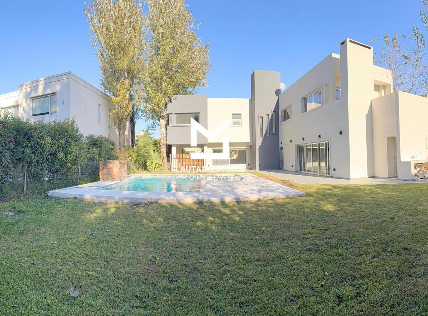 Foto de casa venta 4 dormitorios barrio cerrado Casco de Álvarez Francisco, imagen 3