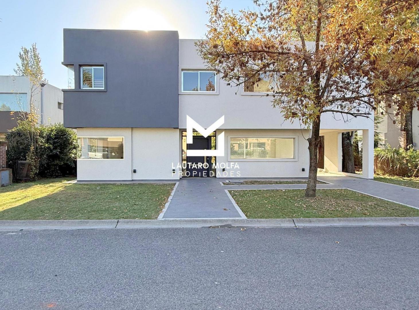 Foto de casa venta 4 dormitorios barrio cerrado Casco de Álvarez Francisco, imagen 2