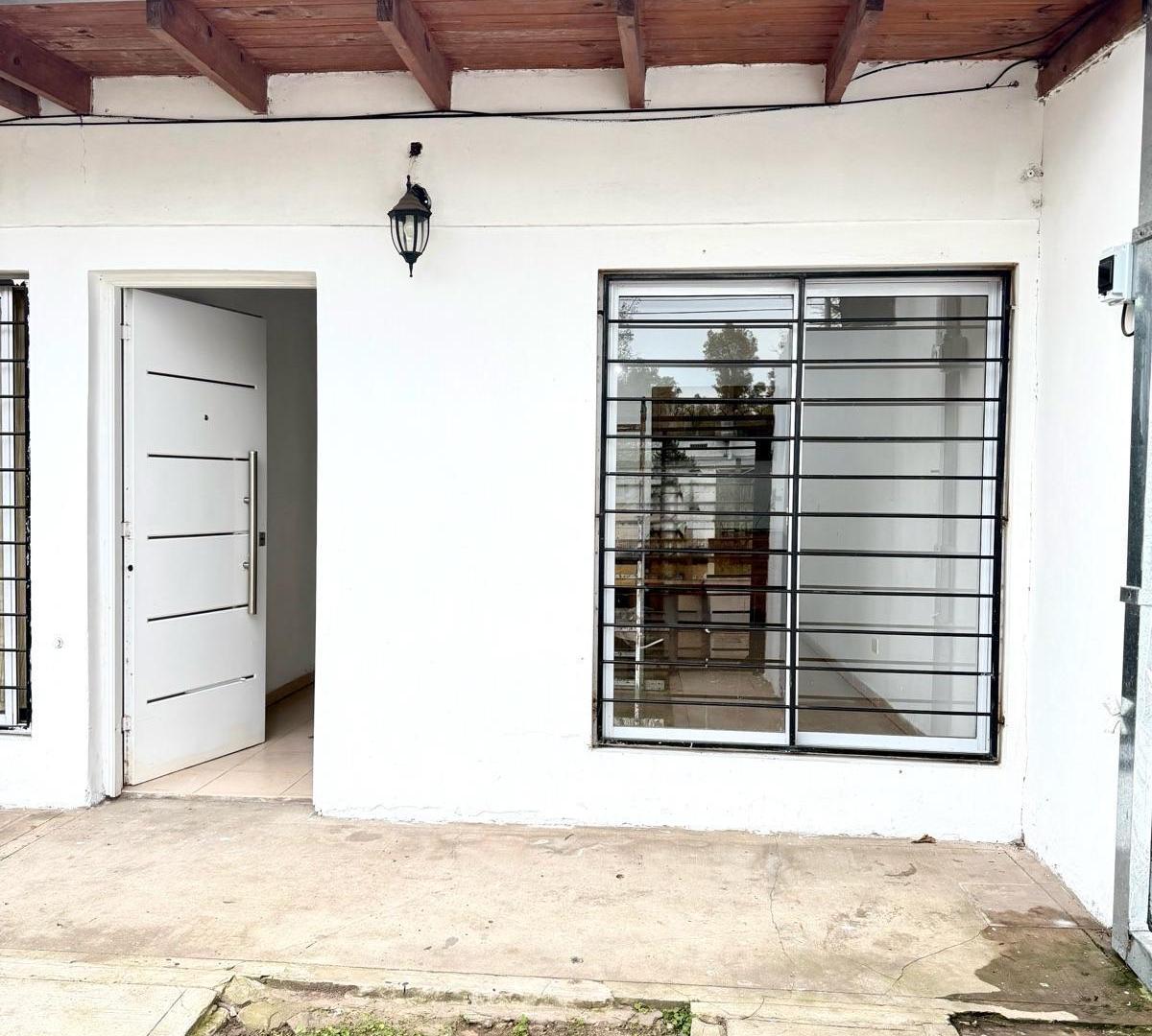 Foto de DUPLEX 2 AMBIENTES CON COCHERA -ALQUILER - VILLA UDAONDO, imagen 1