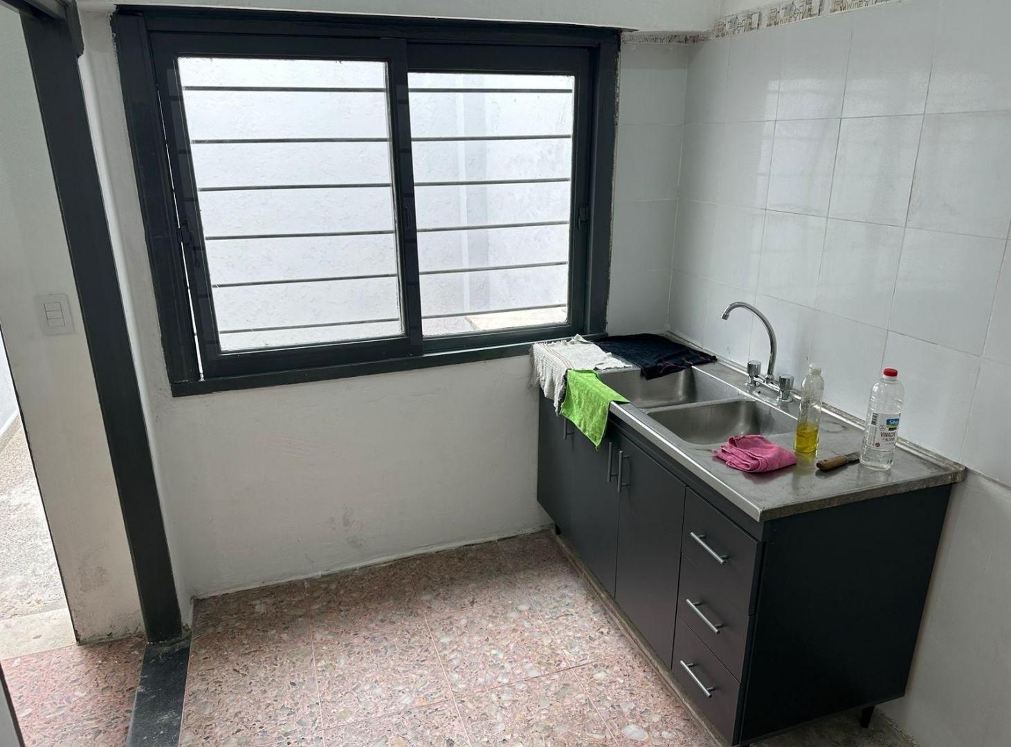 Foto de OFICINA O DEPARTAMENTO 4 AMBIENTES EN LINIERS CENTRO EN ALQUILER, imagen 3