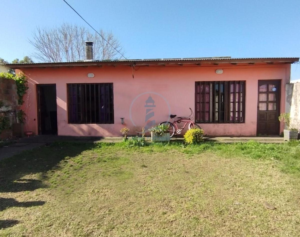 Chalet 3 Amb. c/cochera en una planta + PH al fondo de 3 Amb.