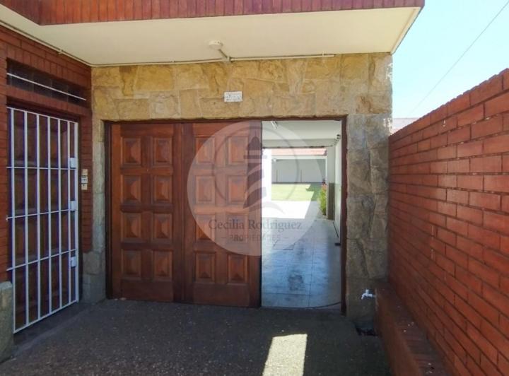 CASA TIPO PH DE 4 AMB. AL FRENTE A 1 CUADRA DEL MAR