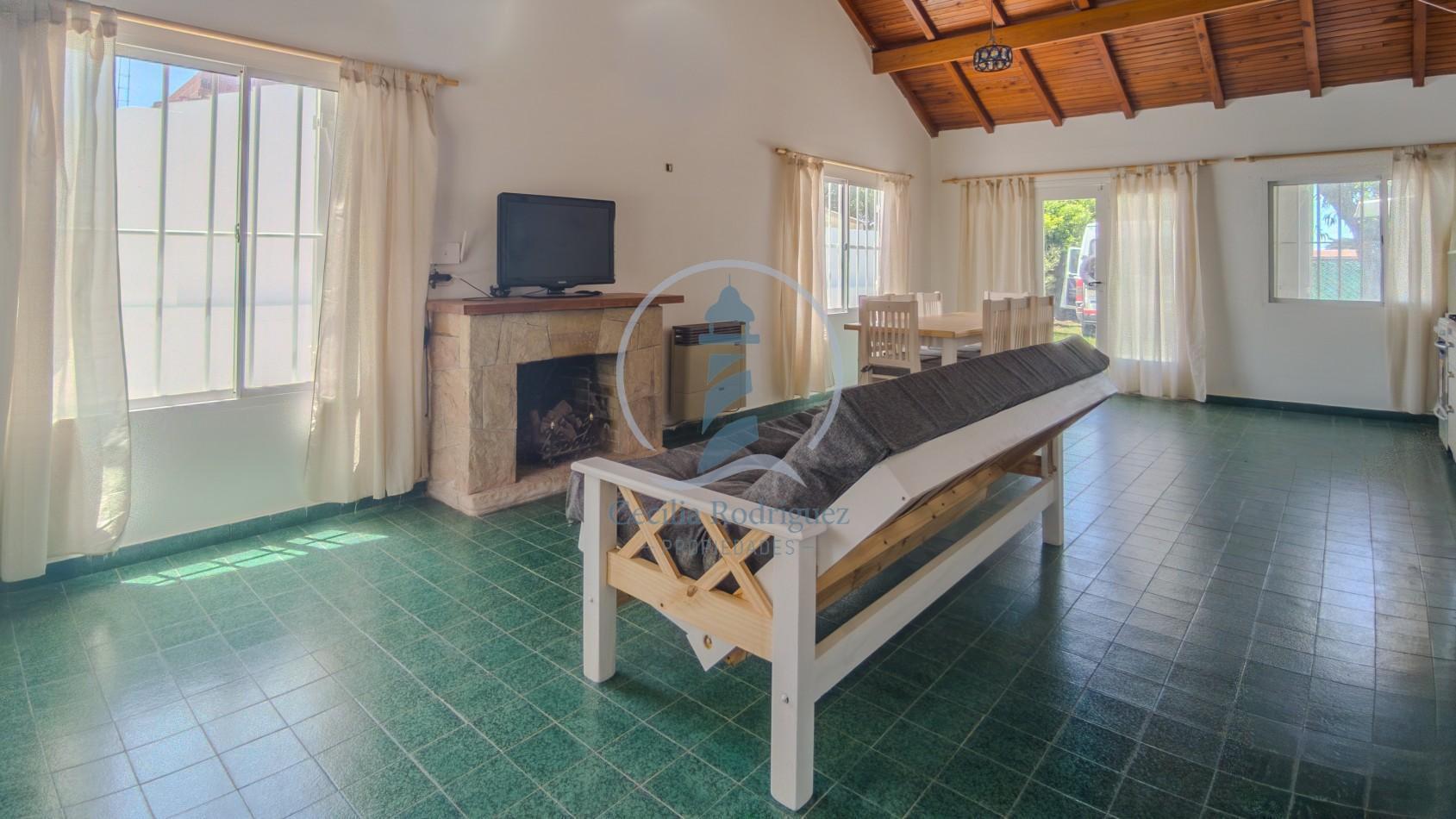 Foto de Gran Chalet 4 amb. c/parque y parrilla - a 4 cdas. del mar, imagen 1
