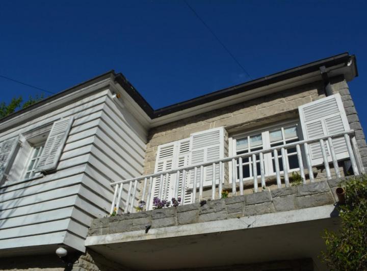 Chalet de estilo solido y con amplios ambientes 4
