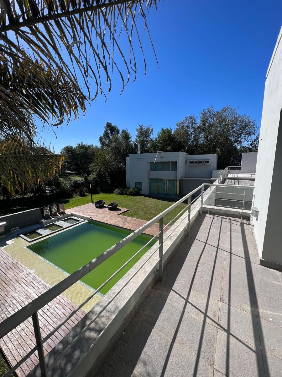 Casa de Categoria en El Bosque 3