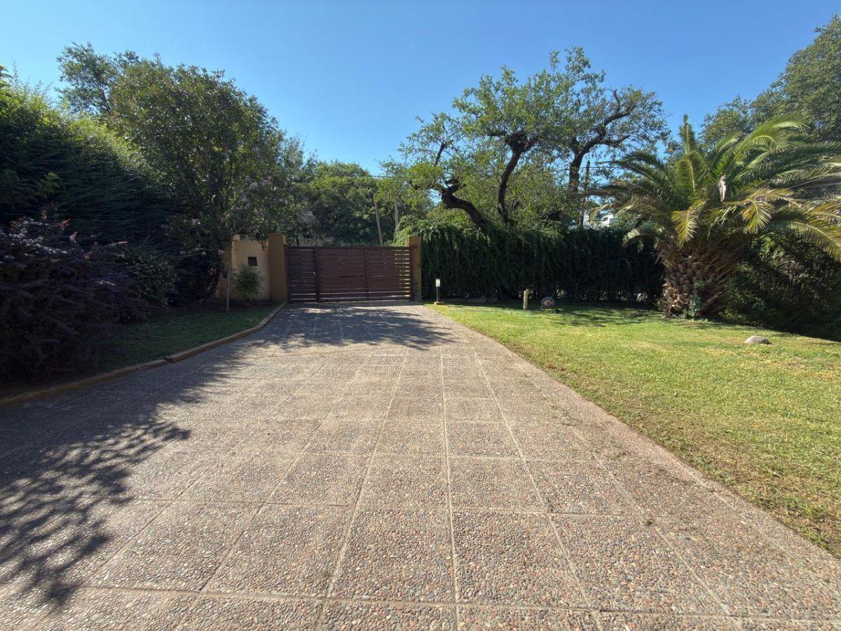 VENDO CASA EN VILLA ALLENDE, CONDOR ALTO A POCAS CUADRA DEL GOLF, EXCELENTE PROPIEDAD!! u$s 200.000