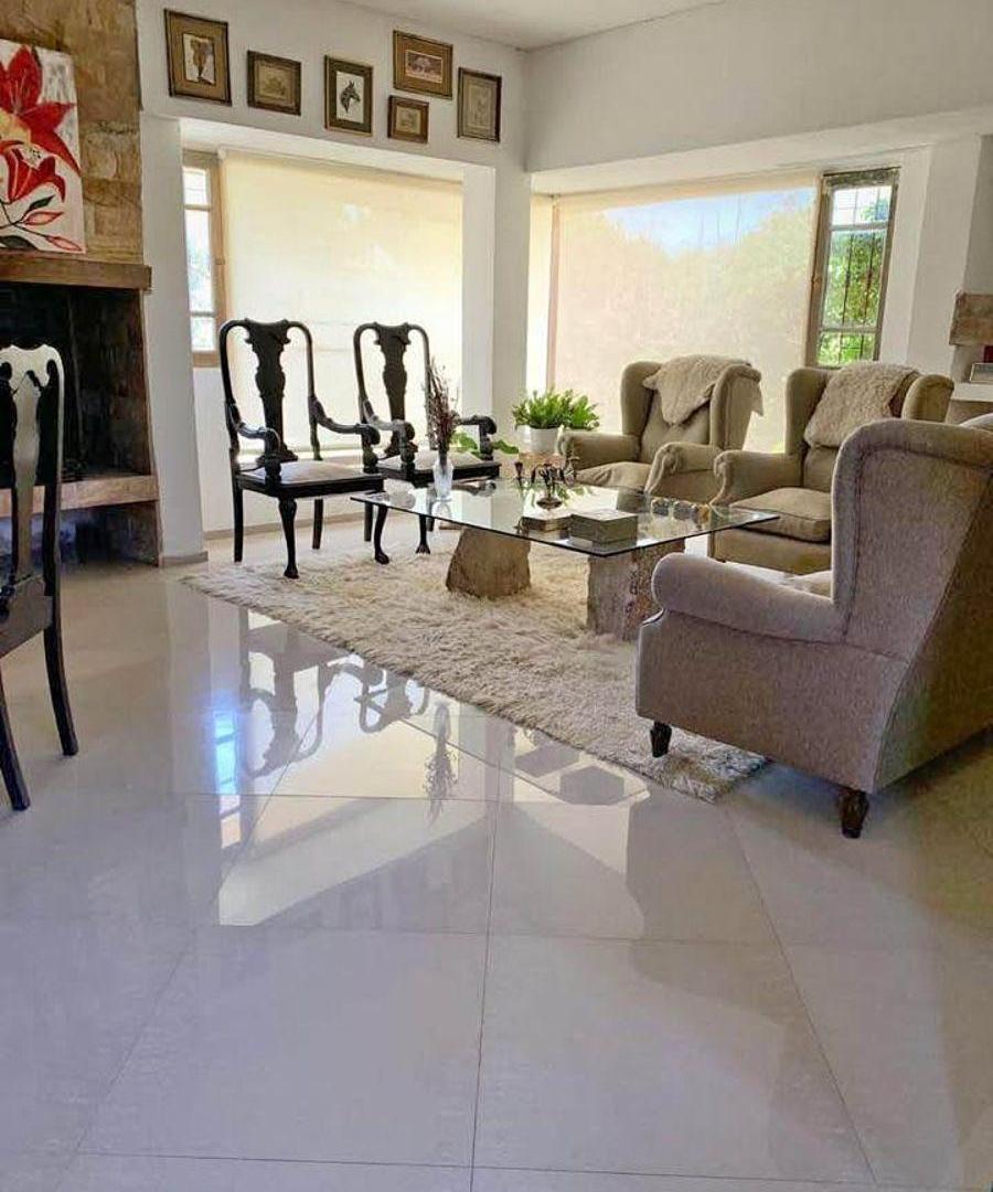 ALQUILO CASA DE CATEGORÍA VILLA ALLENDE !!
$2 900 000/mes
