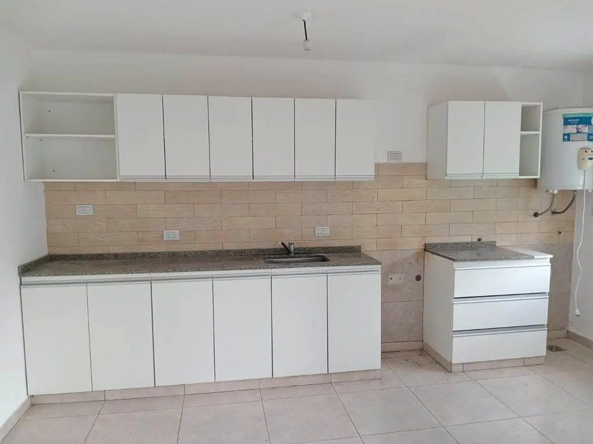 ALQUILO EXCELENTE DÚPLEX EN UNQUILLO $ 690.000.- 2
