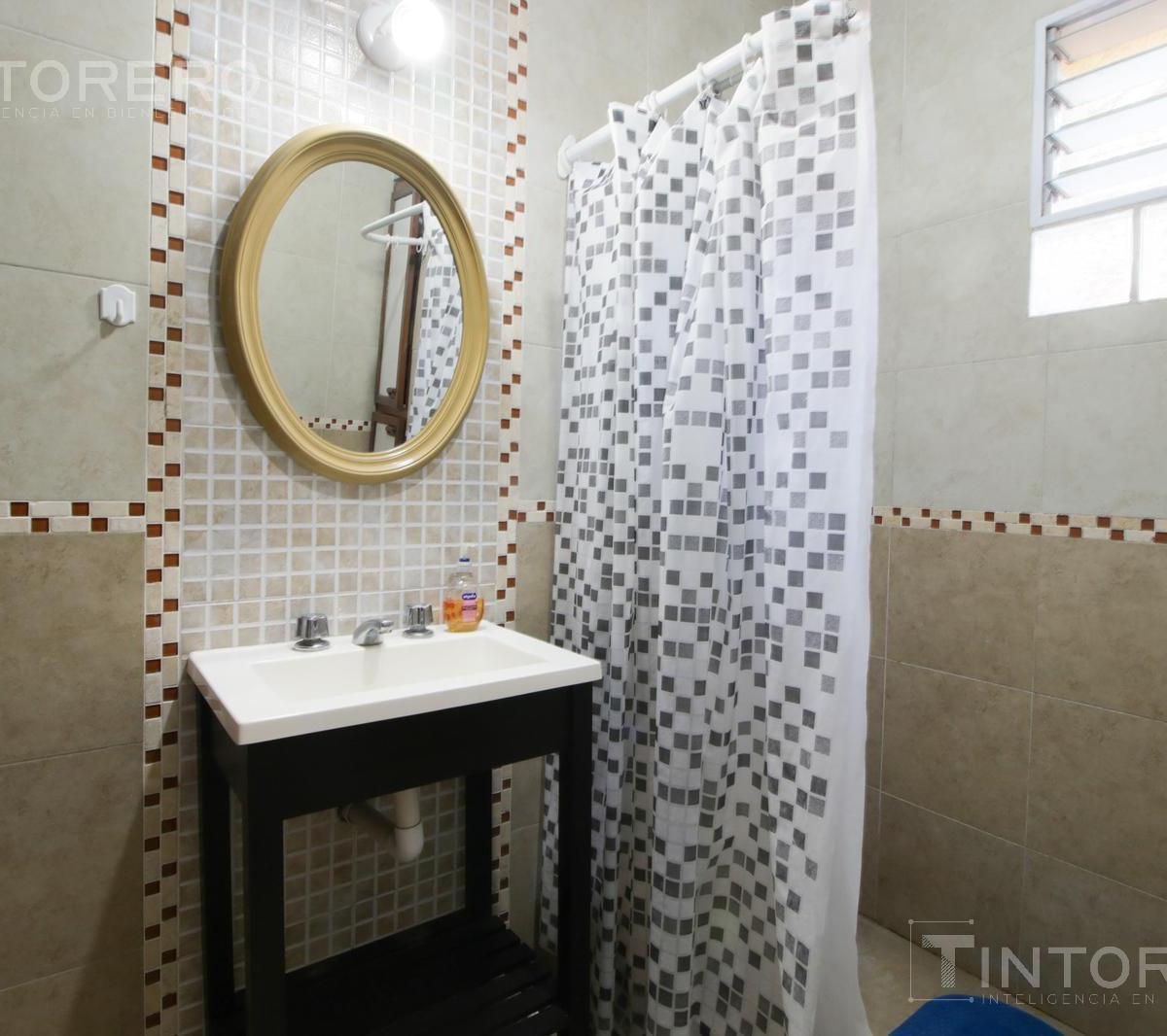 Venta Casa 7 Ambientes con Parque, Pileta, Quincho y Cochera en Florencio Varela 2