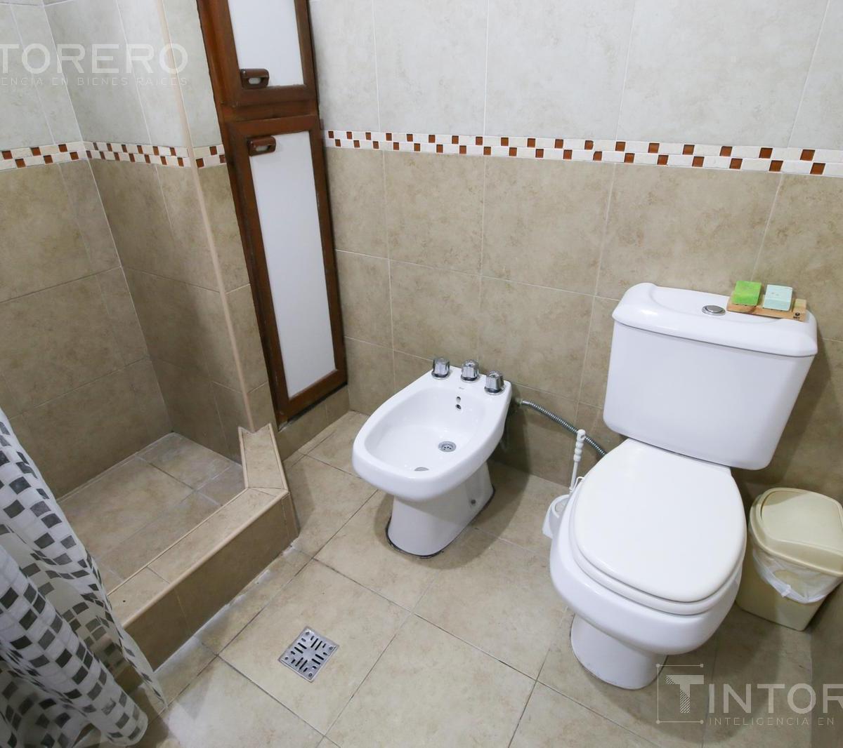 Venta Casa 7 Ambientes con Parque, Pileta, Quincho y Cochera en Florencio Varela 1