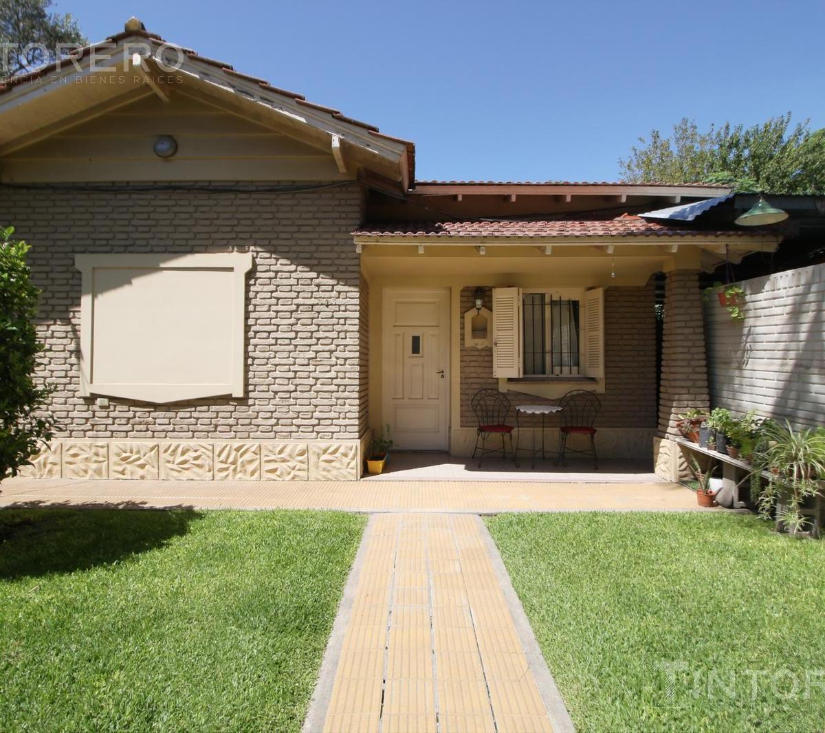 Venta Casa 7 Ambientes con Parque, Pileta, Quincho y Cochera en Florencio Varela 5