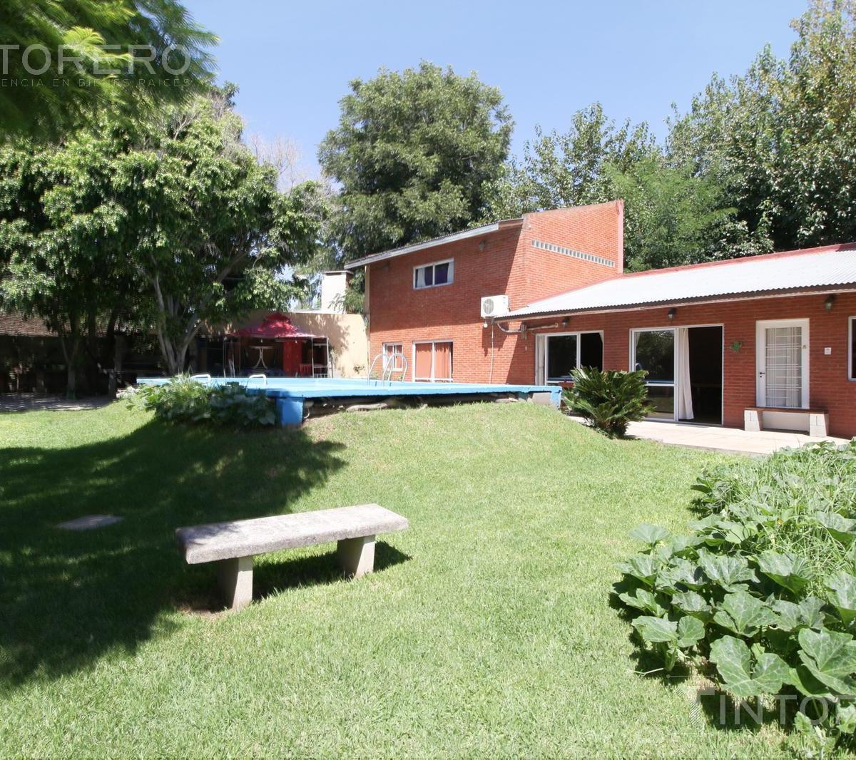 Venta Casa 7 Ambientes con Parque, Pileta, Quincho y Cochera en Florencio Varela 4