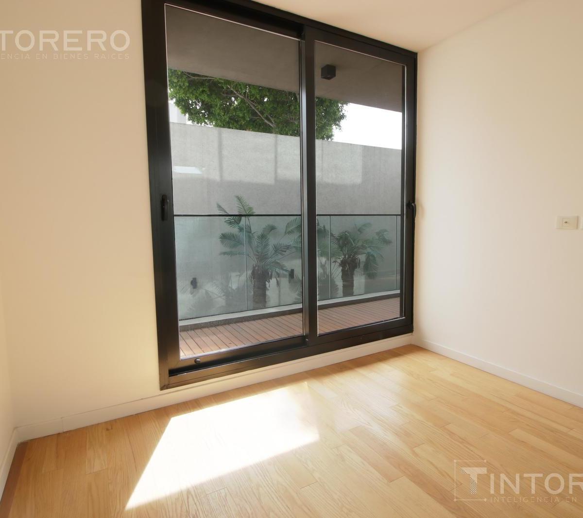 Departamento en Venta de 3 Ambientes con Balcón en Liniers 4