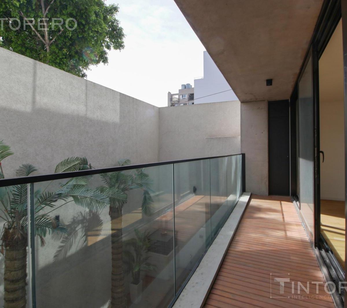 Departamento en Venta de 3 Ambientes con Balcón en Liniers 2