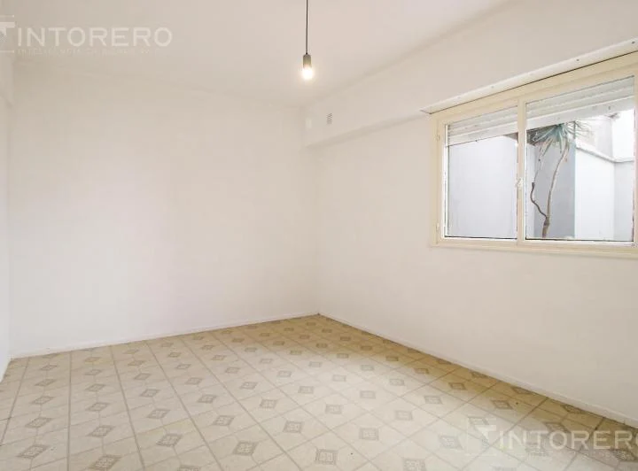 Departamento en venta de 2 ambientes en PB con patio en Villa Ortúzar. 3
