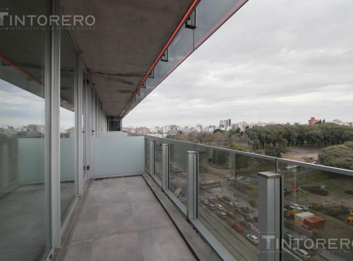 Oficina en alquiler en Edificio Icon con baño privado y balcón al frente en San Telmo 5