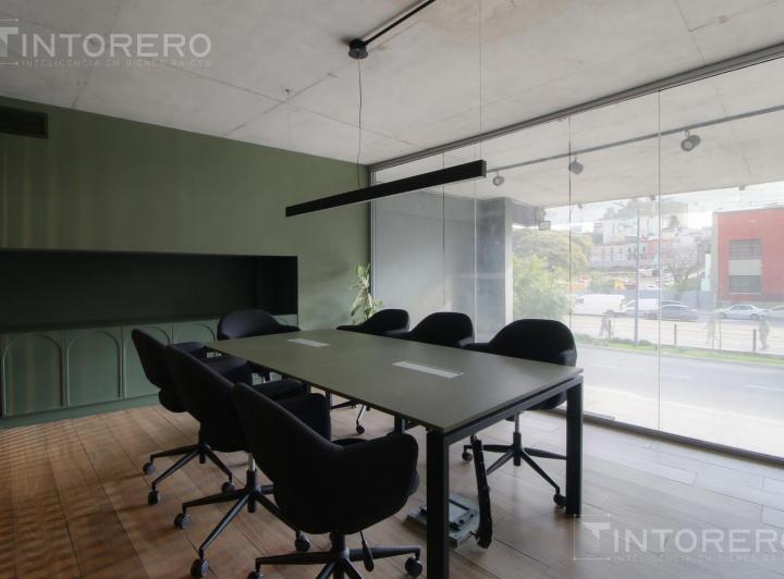 Oficina en alquiler en Edificio Icon con baño privado y balcón al frente en San Telmo 4