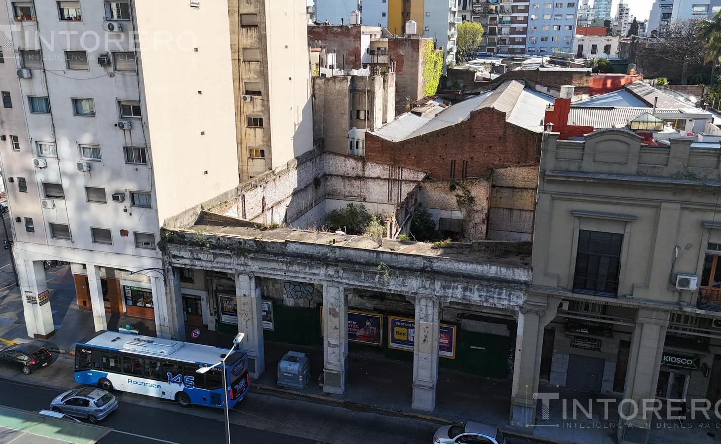 Terreno en venta de 586m2 sobre Av. Paseo Colón en San Telmo