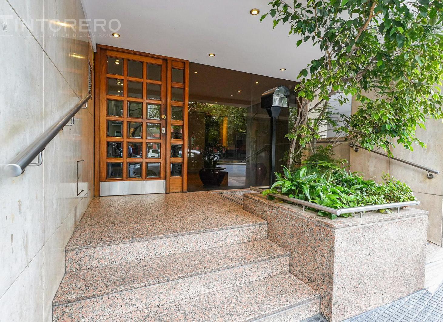 Venta Departamento 3 Ambientes Cochera y Baulera en Boulevard Caseros
