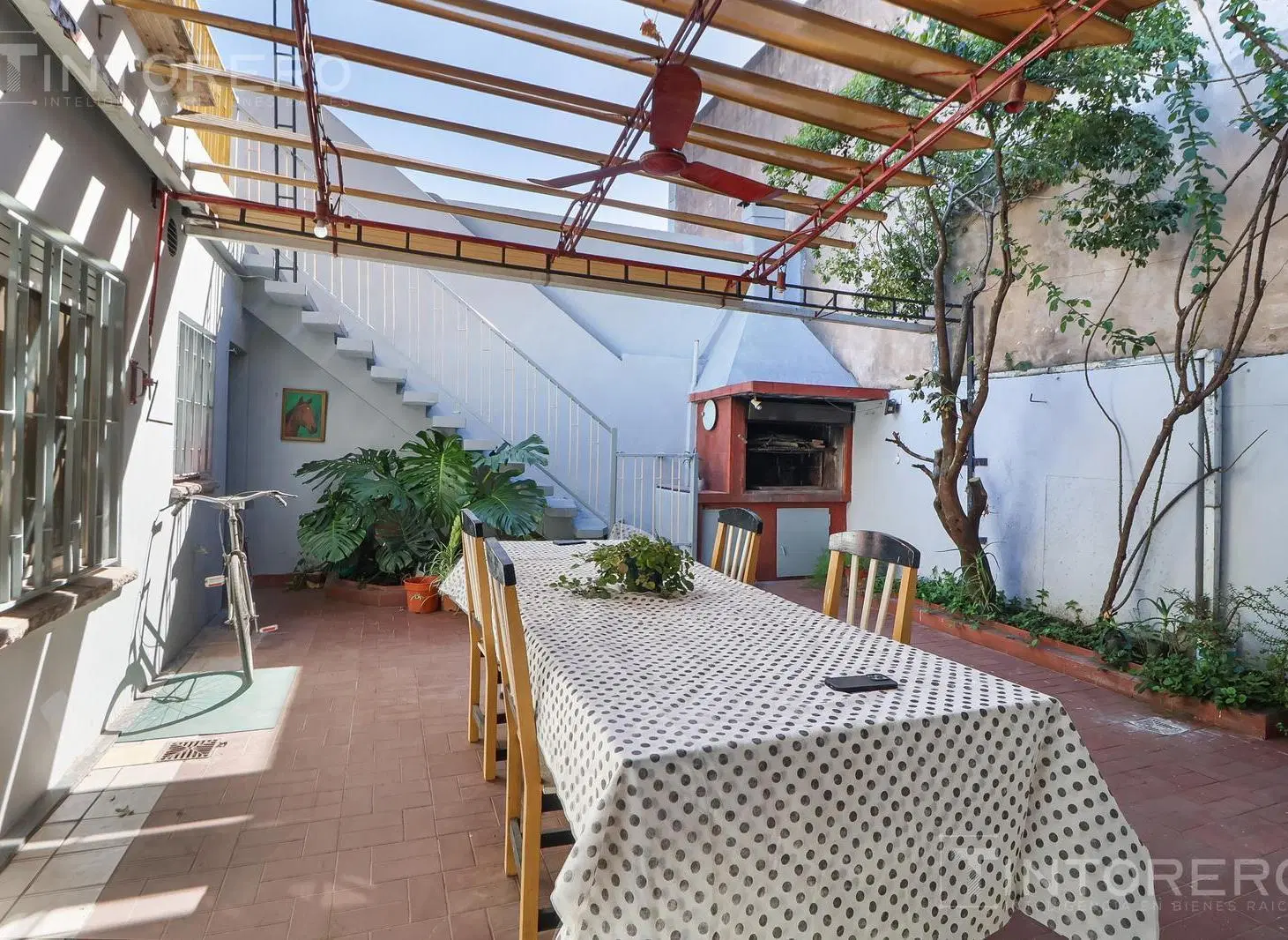 CASA DE 4 AMB EN VENTA EN CASTELAR. GARAGE, PATIO Y TERRAZA 5