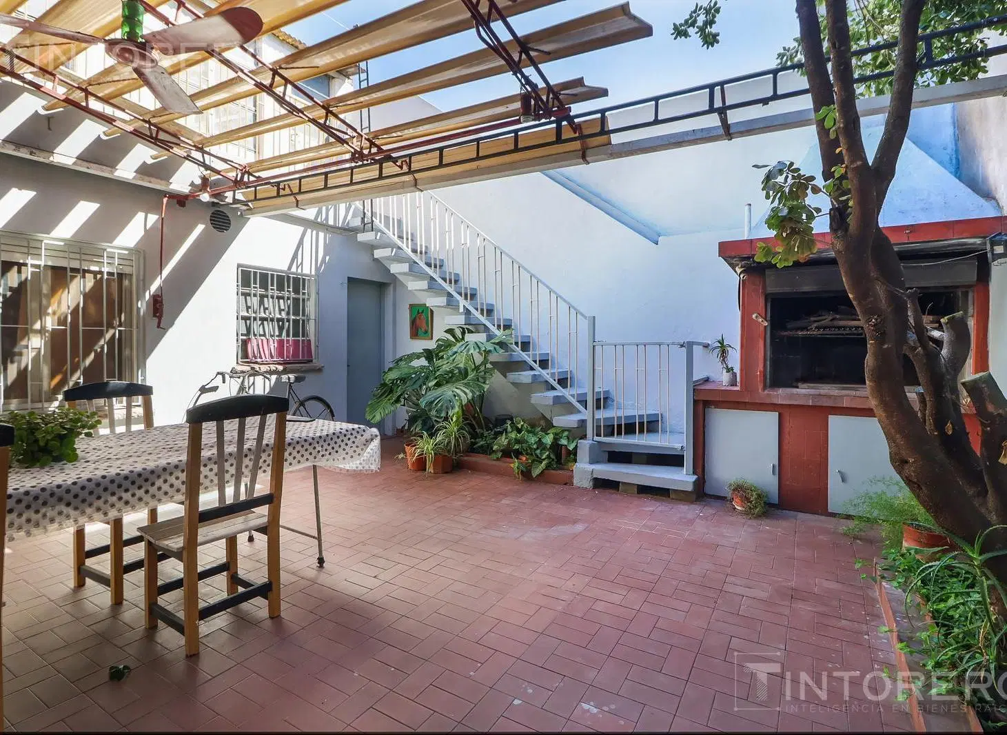 CASA DE 4 AMB EN VENTA EN CASTELAR. GARAGE, PATIO Y TERRAZA 2