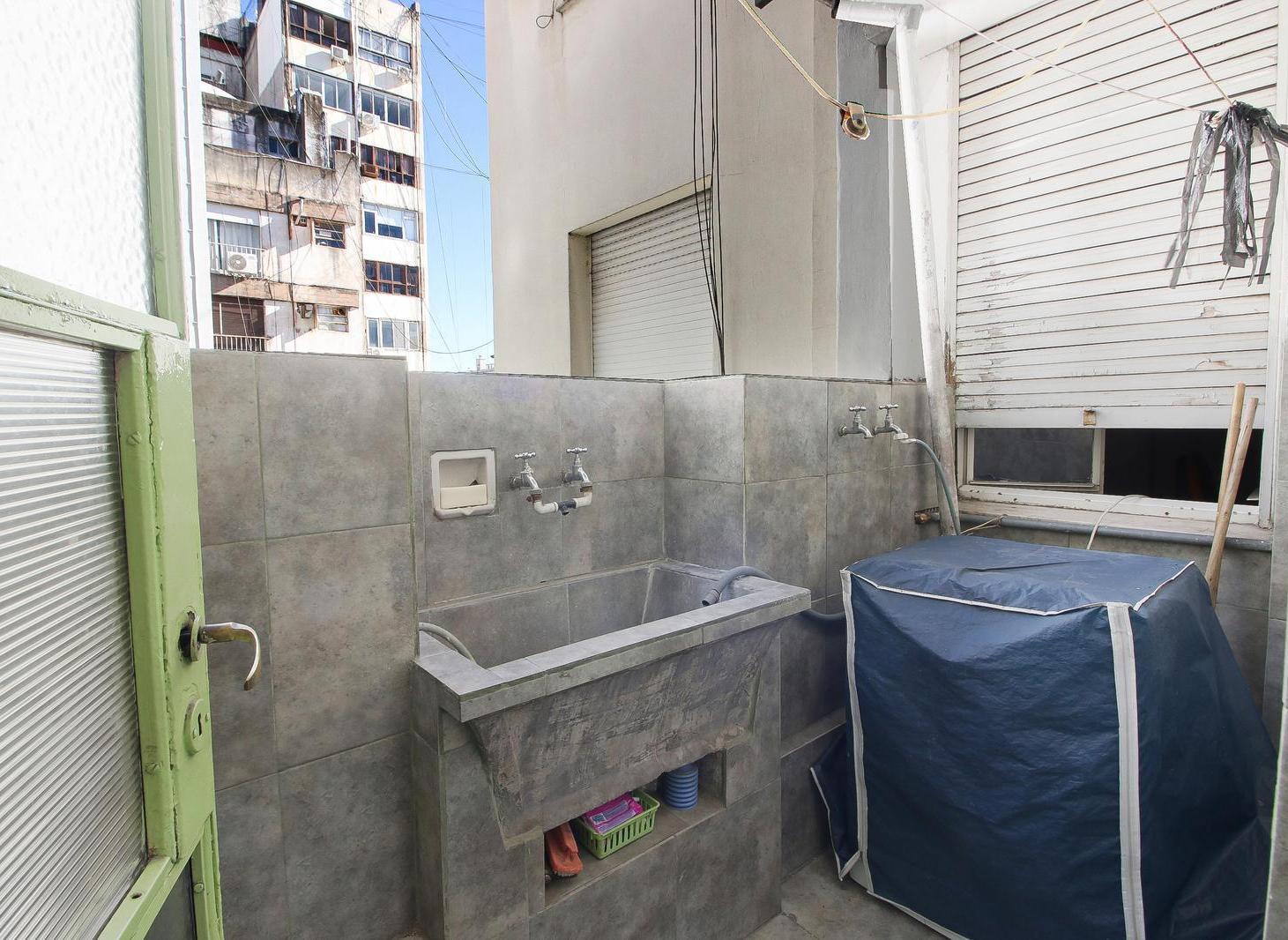 DEPARTAMENTO 4 AMBIENTES CON BALCÓN Y DEPENDENCIA