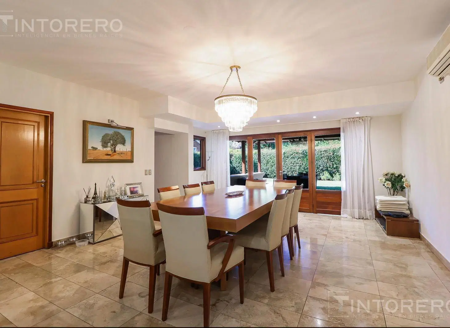 CASA EN VENTA DE 5 AMB CON AMPLIO PARQUE Y PILETA, DEPENDENCIA DE SERV. EN BARRIO LA DESEADA, EZEIZA 5
