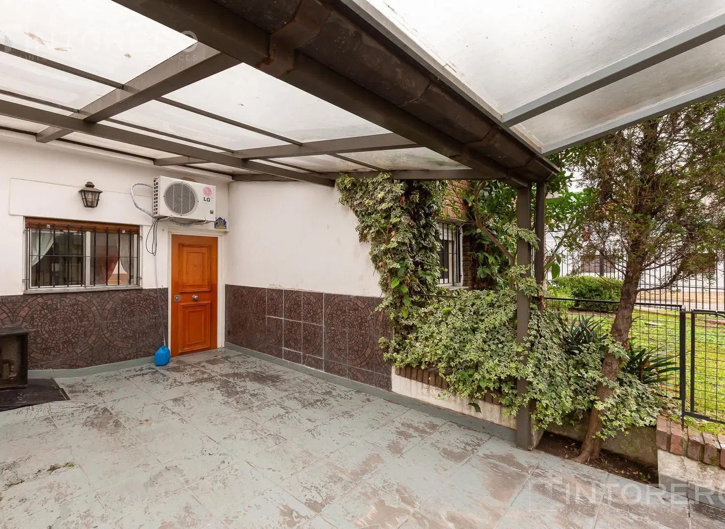 VENTA CASA 5 AMBIENTES CASEROS NORTE. ACEPTA PERMUTA 4