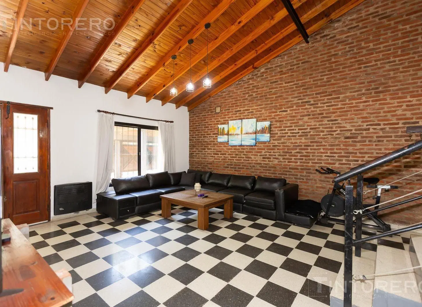 CASA EN VENTA EN PARQUE LELOIR, PILETA  - FINANCIA - ACEPTA PERMUTA 2