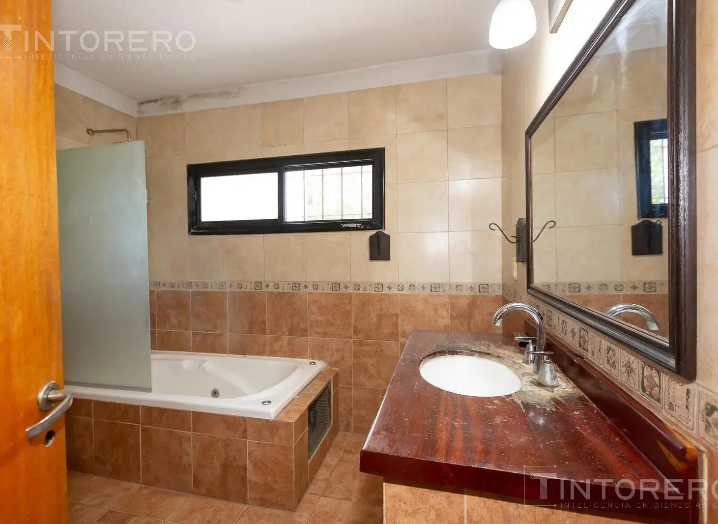 CASA EN VENTA EN PARQUE LELOIR, PILETA  - FINANCIA - ACEPTA PERMUTA 4