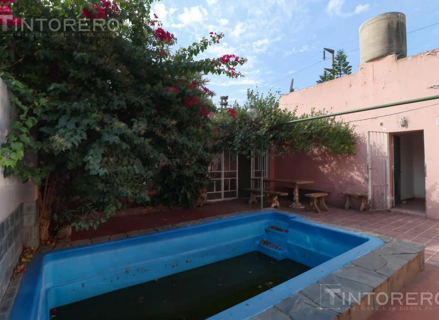 CASA EN MERLO CENTRO 4 AMBIENTES CON COCHERA Y PILETA 2