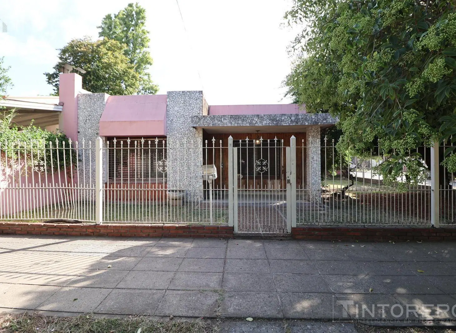 CASA EN MERLO CENTRO 4 AMBIENTES CON COCHERA Y PILETA 3