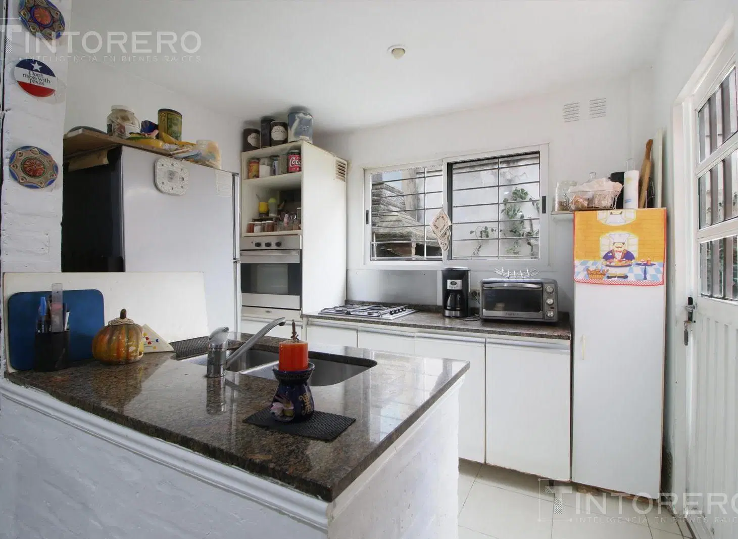 APTA CRÉDITO - VENTA CASA 3 AMBIENTES CON COCHERA, PATIO, LAVADERO Y BALCÓN EN SARANDÍ 2