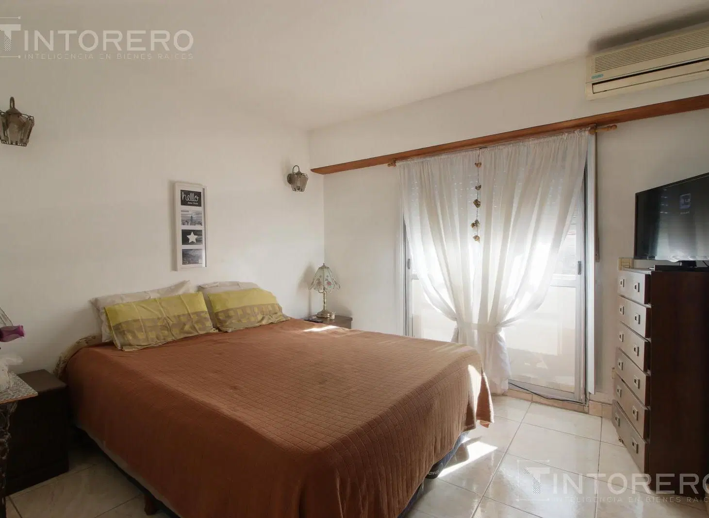 APTA CRÉDITO - VENTA CASA 3 AMBIENTES CON COCHERA, PATIO, LAVADERO Y BALCÓN EN SARANDÍ 4
