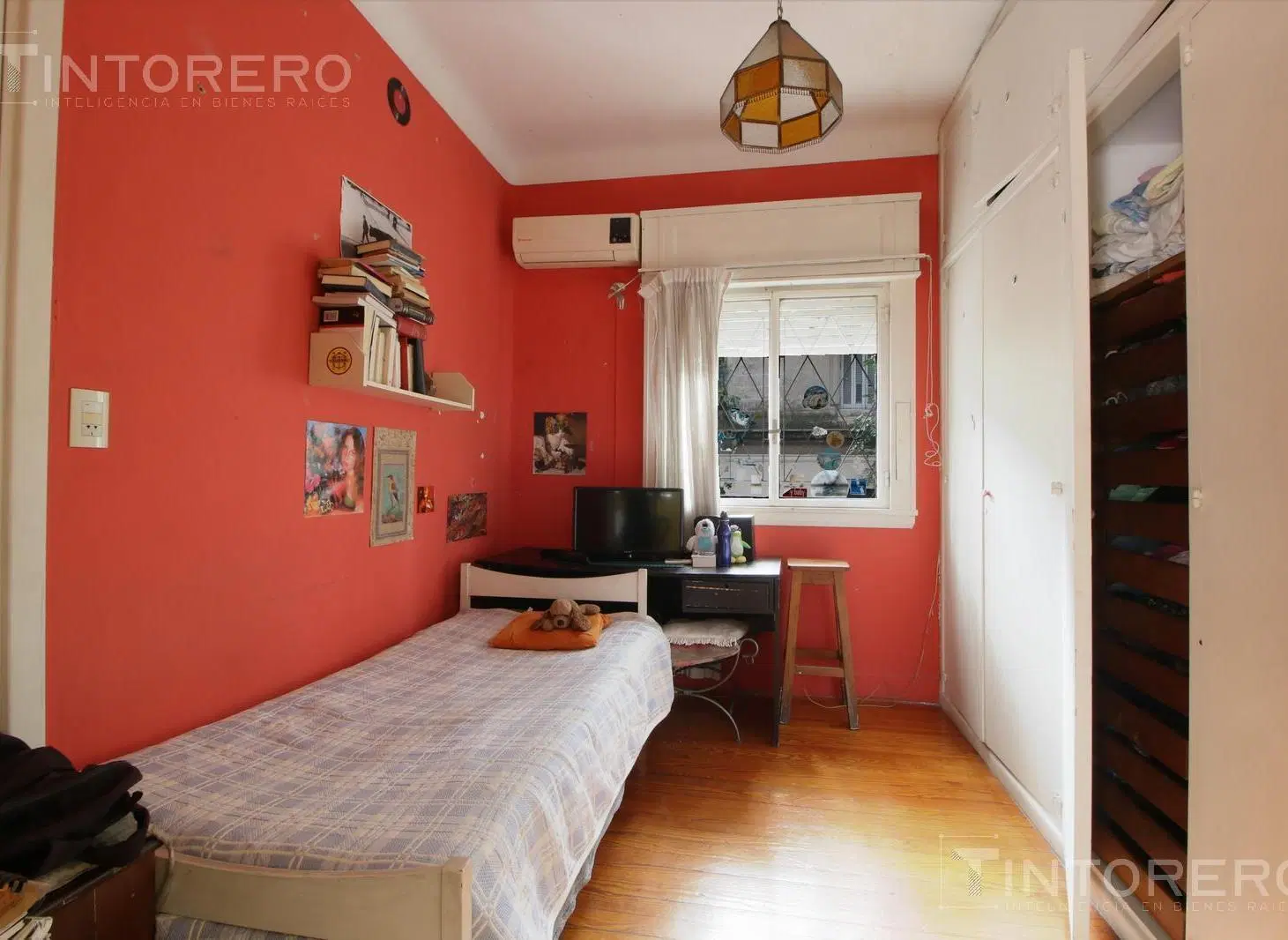 VENTA CASA 4 AMBIENTES CON COCHERA Y PARQUE EN FLORES 5