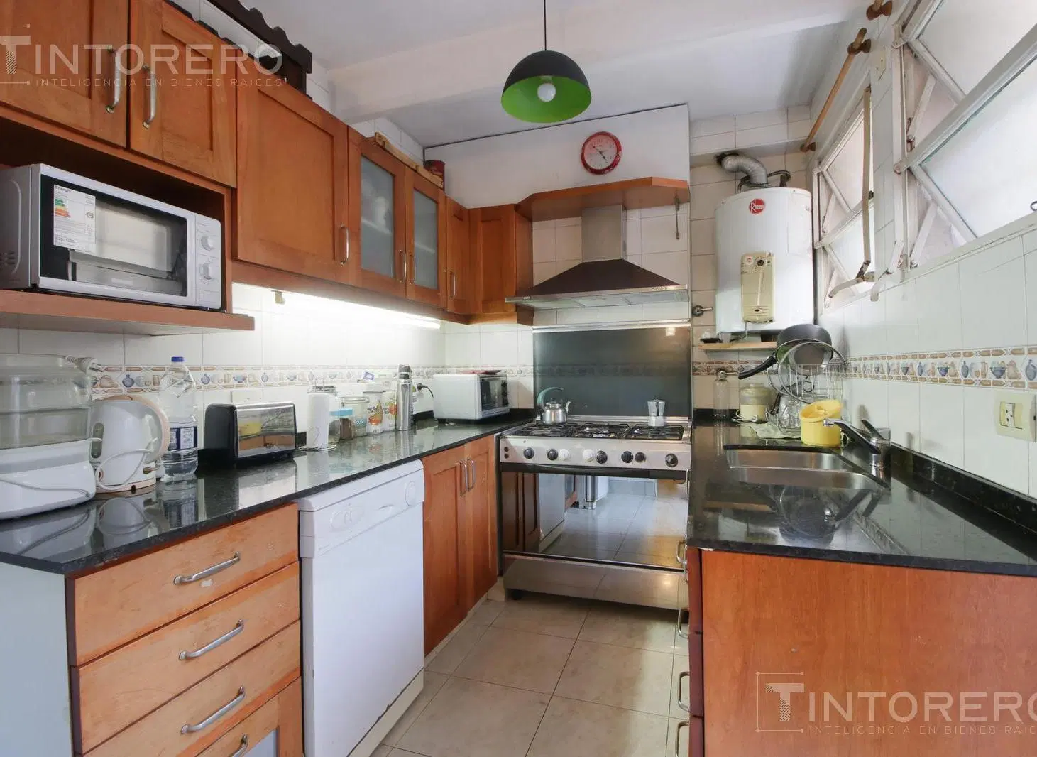 VENTA CASA 4 AMBIENTES CON COCHERA Y PARQUE EN FLORES 4