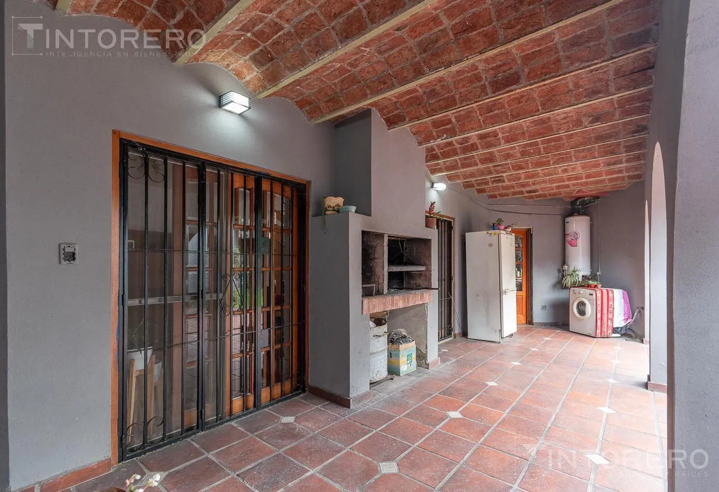 VENTA CASA 5 AMBIENTES CON COCHERA, JARDÍN Y PILETA EN VILLA MADERO 3