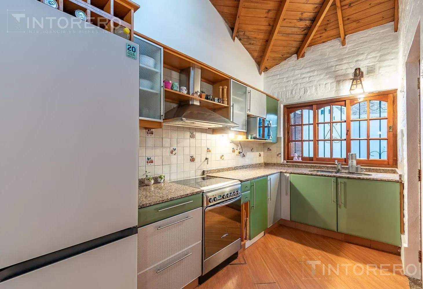 VENTA CASA 5 AMBIENTES CON COCHERA, JARDÍN Y PILETA EN VILLA MADERO 5
