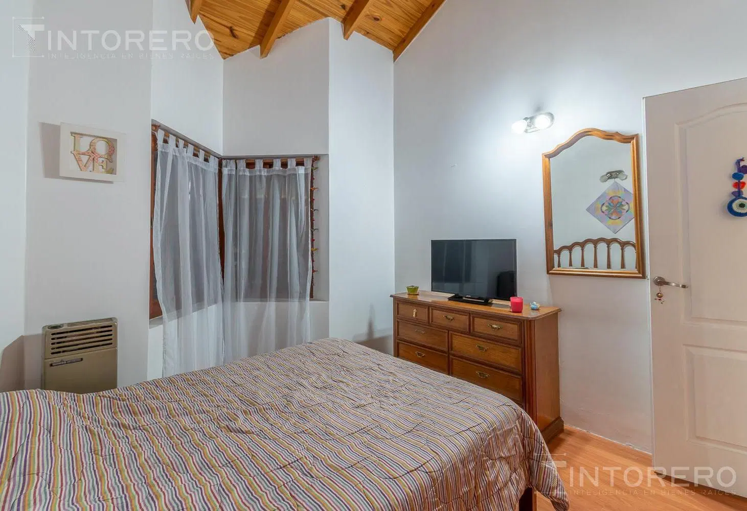 VENTA CASA 5 AMBIENTES CON COCHERA, JARDÍN Y PILETA EN VILLA MADERO 2