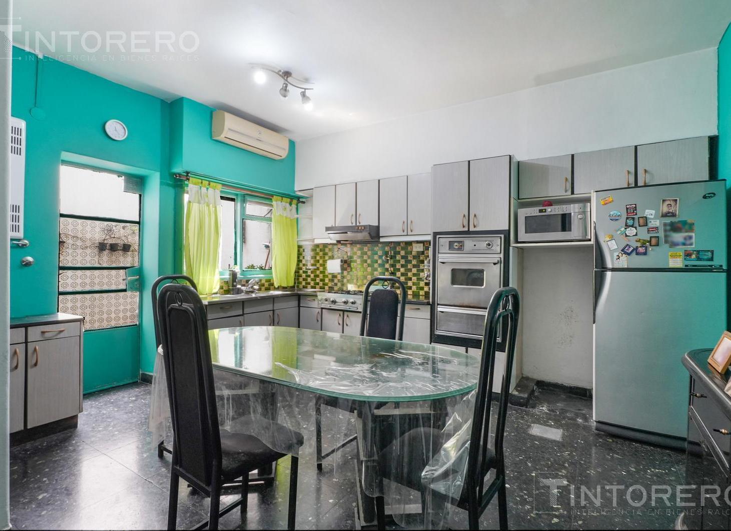 Foto de PH en venta 5 ambientes en Flores terraza, patio y balcones., imagen 3