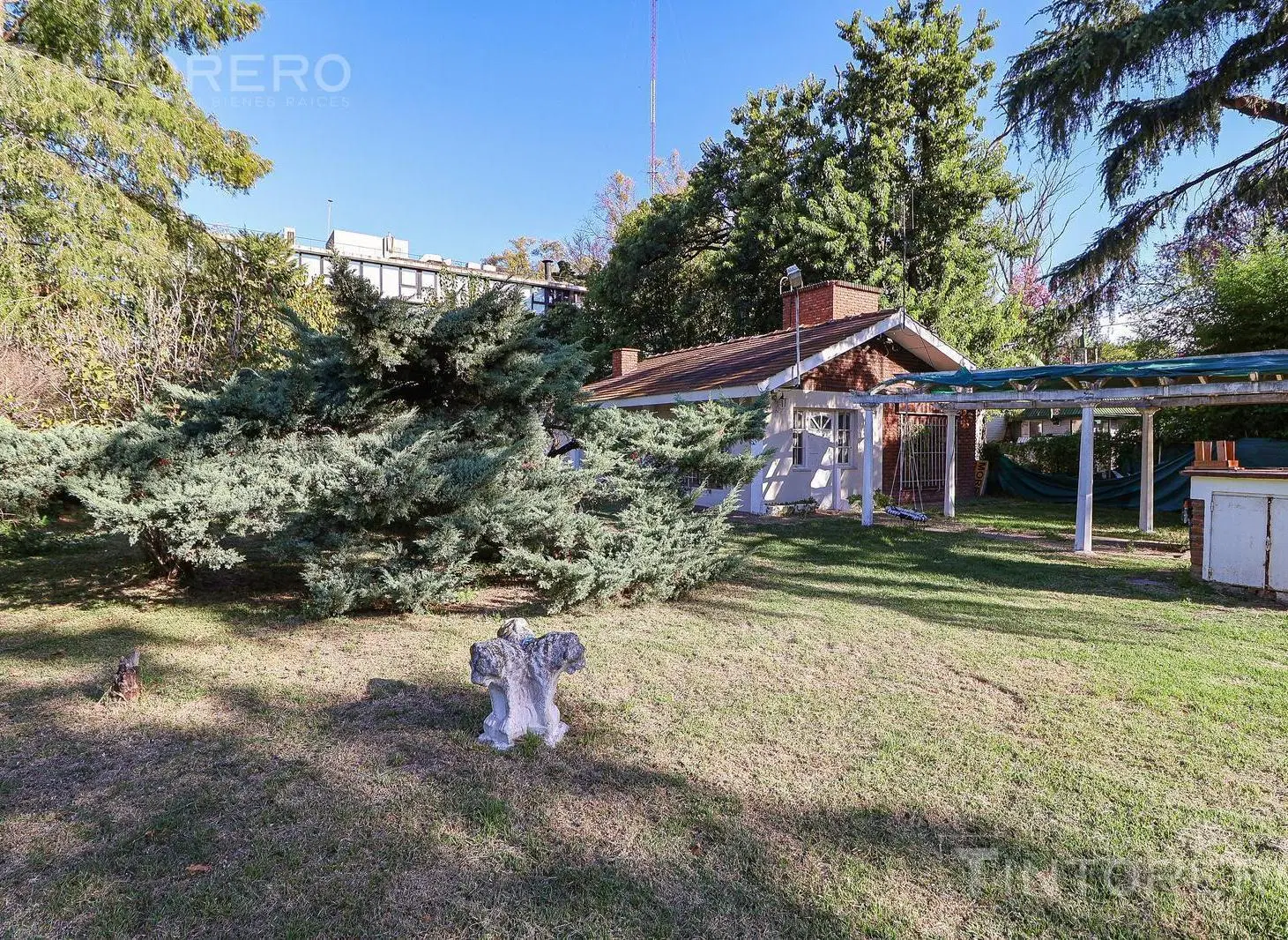 TERRENO EN VENTA DE 950M2 CON PILETA EN BARRIO PARQUE LELOIR, A METROS DE LA AV. MARTÍN FIERRO 5