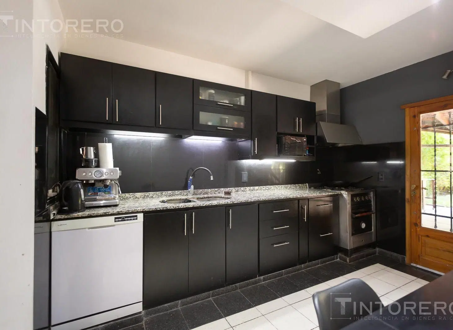 CASA EN VENTA EN PARQUE LELOIR  - FINANCIACIÓN - ACEPTA PERMUTA 2