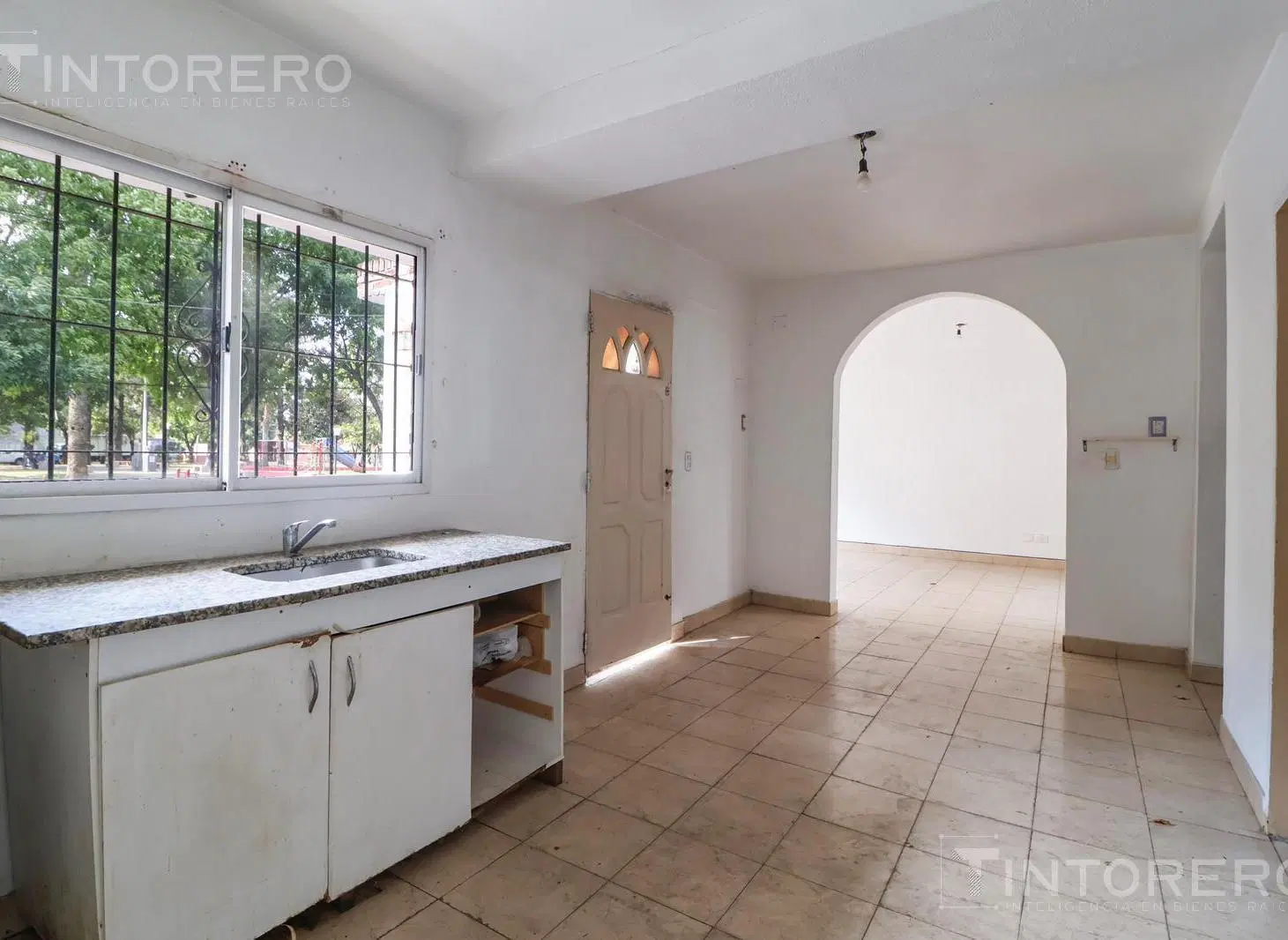 Casa en venta de 6 ambientes con patio en El Palomar. 5