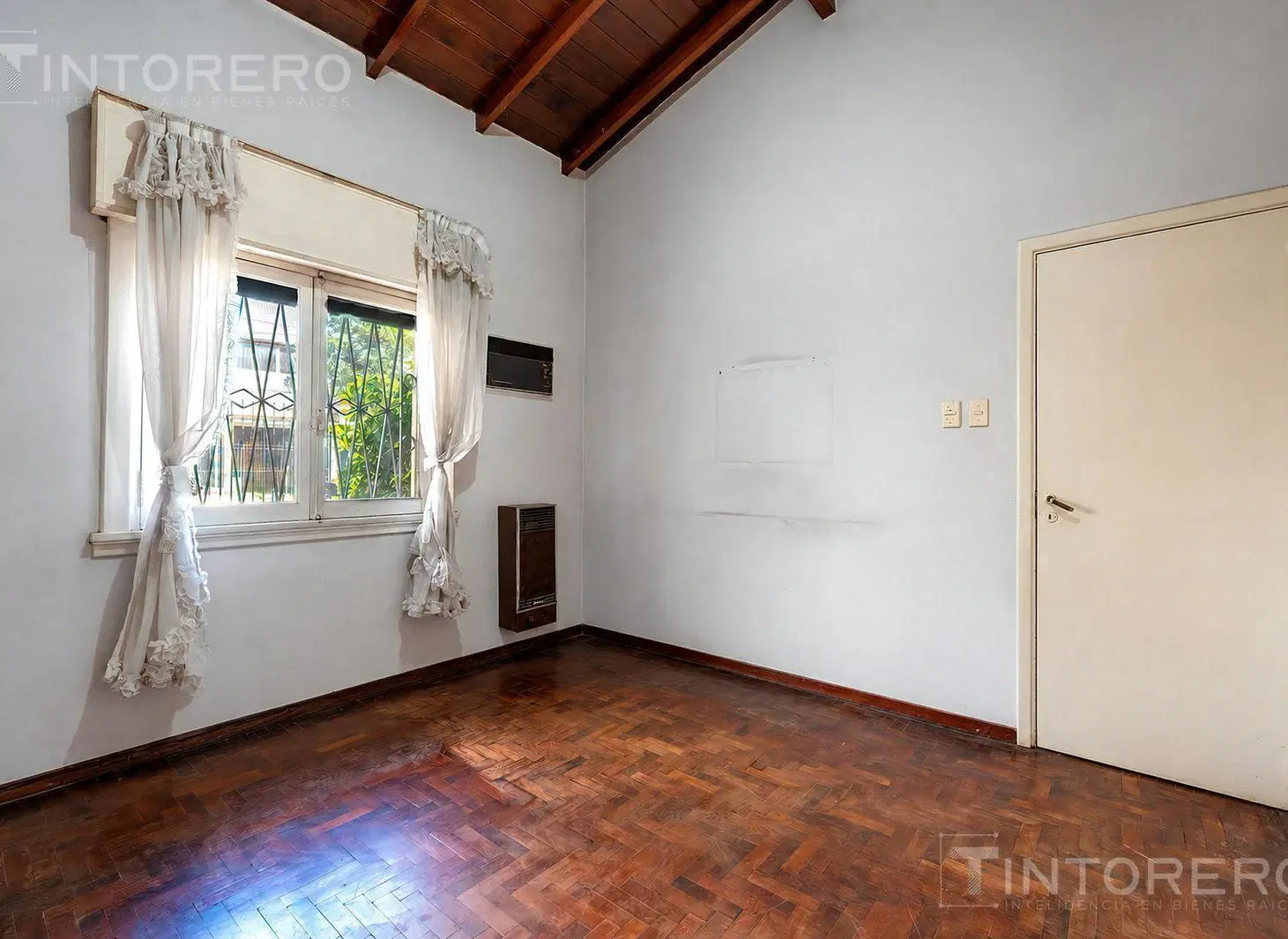 Casa 3 ambientes con patio y jardín en venta | Apto Crédito 4
